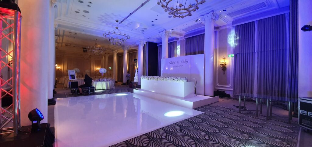 white seamless dancefloor